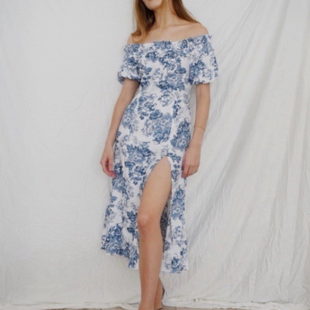 Off-Shoulder Reformation Marley Linen Dress in Olympia. SZ 6